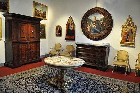 https://www.lanazione.it/image-service/view/acePublic/alias/contentid/YjI0ODk5ODYtZmVkZS00/0/cortona-antiquaria.jpeg?f=1.91:1&w=1200