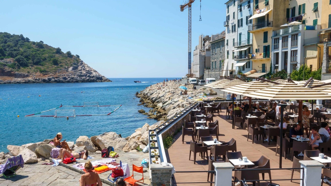 Una veduta di Portovenere dove a breve riaprirà la storica locanda San Pietro dove sono. in corso lavori di ristrutturazione (foto d’archivio) Una veduta di Portovenere dove a breve riaprirà la storica locanda San Pietro dove sono. in corso lavori di ristrutturazione (foto d’archivio)