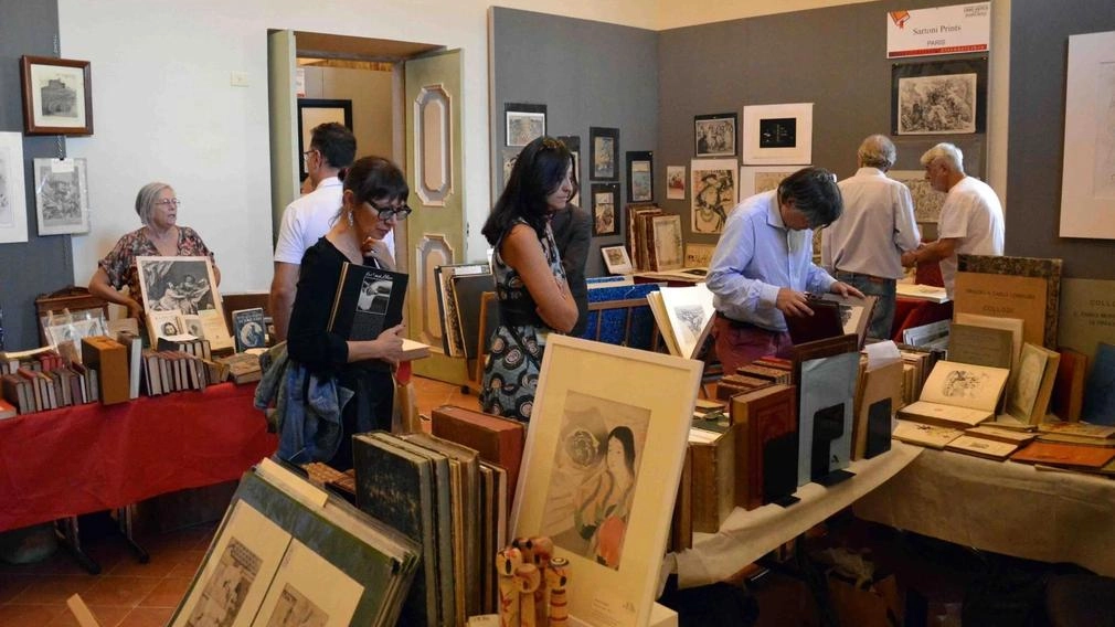 La ’Mostra del libro e della stampa antica’ richiama studiosi e appassionati La ’Mostra del libro e della stampa antica’ richiama studiosi e appassionati