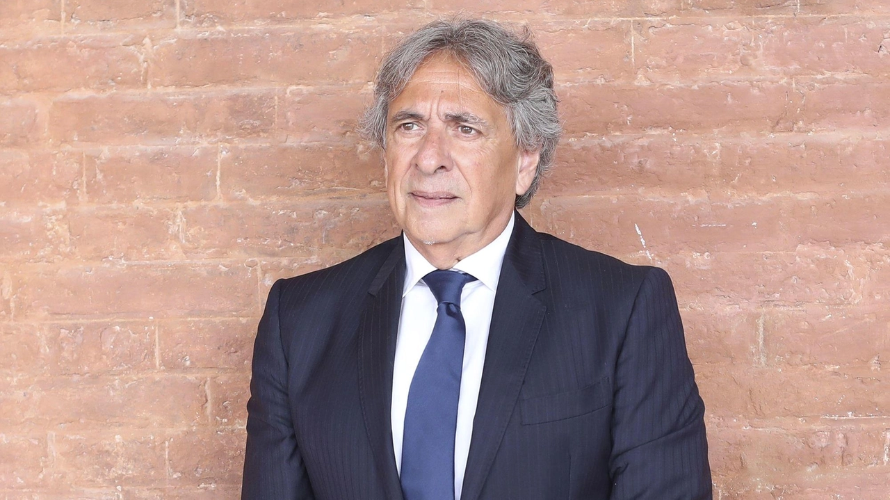 Il consigliere comunale di FdI, Enzo De Risi, ha illustrato l’interrogazione sui trasferimenti dell’Asl Toscana Sud Est alla Società della Salute Il consigliere comunale di FdI, Enzo De Risi, ha illustrato l’interrogazione sui trasferimenti dell’Asl Toscana Sud Est alla Società della Salute