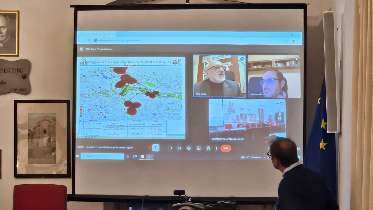 E’ stato un incontro molto partecipato e animato quello che si è tenuto l’altro pomeriggio nella sala Revere a Sarciara organizzato dal nuovo gruppo di residenti 'Stop al 5g VezzaNo' (foto di archivio)