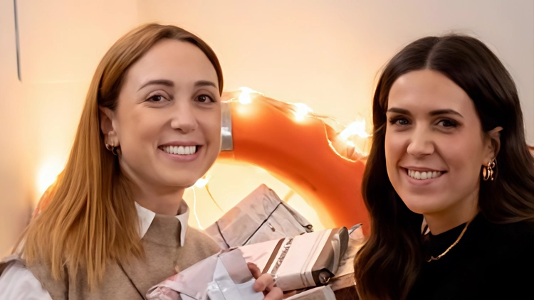 Da ricordare questa sera Xmas Bookish Bingo, l’originale tombola letteraria ideata da Chiara Agostini e Diletta Capocchi (nella foto), content... Da ricordare questa sera Xmas Bookish Bingo, l’originale tombola letteraria ideata da Chiara Agostini e Diletta Capocchi (nella foto), content...