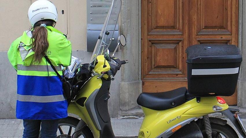 Il postino bussa spesso in...ritardo. Disguidi a raffica, parte la denuncia Il postino bussa spesso in...ritardo. Disguidi a raffica, parte la denuncia