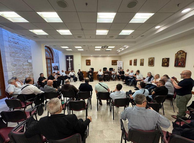 https://www.lanazione.it/image-service/view/acePublic/alias/contentid/YjIxMmY0YzQtMjM5NC00/0/il-cardinale-in-terra-santa-e-un-messaggio-di-pace-senza-distinzione-di-religione.jpeg