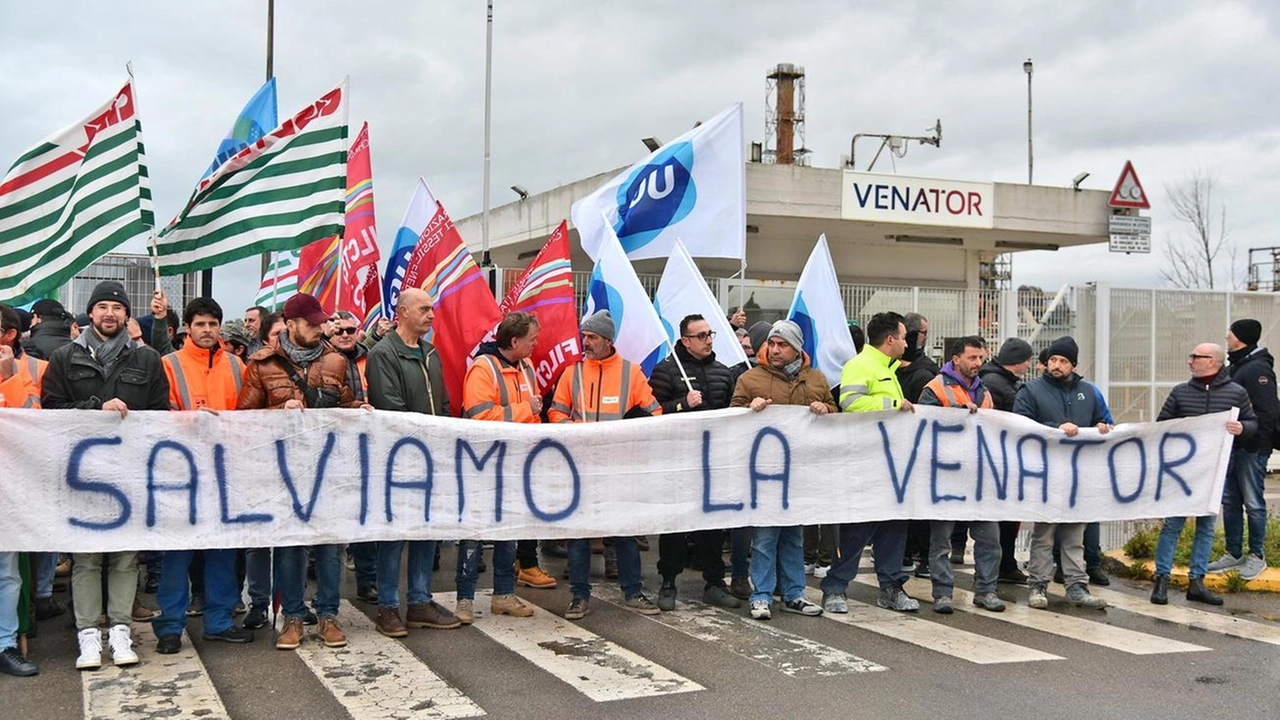 Ieri a Roma la riunione del Tavolo di crisi. Petrucci: "Convocazione tempestiva, è un momento cruciale". Rossi: "L’Azienda spieghi se ha un piano industriale". Limatola: "Ammortizzatori sociali in deroga". Ieri a Roma la riunione del Tavolo di crisi. Petrucci: "Convocazione tempestiva, è un momento cruciale". Rossi: "L’Azienda spieghi se ha un piano industriale". Limatola: "Ammortizzatori sociali in deroga".