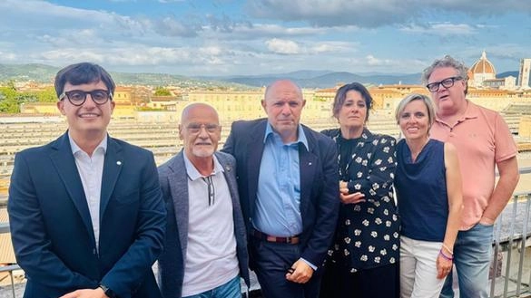 È Lorenzo Cei (primo a sinistra nella foto) il nuovo direttore generale di Cna Firenze Metropolitana. Empolese, 32 anni, funzionario... È Lorenzo Cei (primo a sinistra nella foto) il nuovo direttore generale di Cna Firenze Metropolitana. Empolese, 32 anni, funzionario...