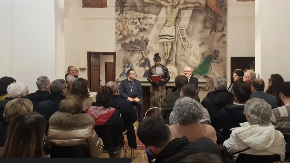 Un momento dell'inaugurazione dell'Anno Santo a Rondine: tutte le religioni hanno pregato insieme Un momento dell'inaugurazione dell'Anno Santo a Rondine: tutte le religioni hanno pregato insieme