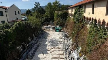 Un volto tutto nuovo per il fossato della Fortezza Firmafede da ieri tornato a essere uno spazio aperto, liberato dai...