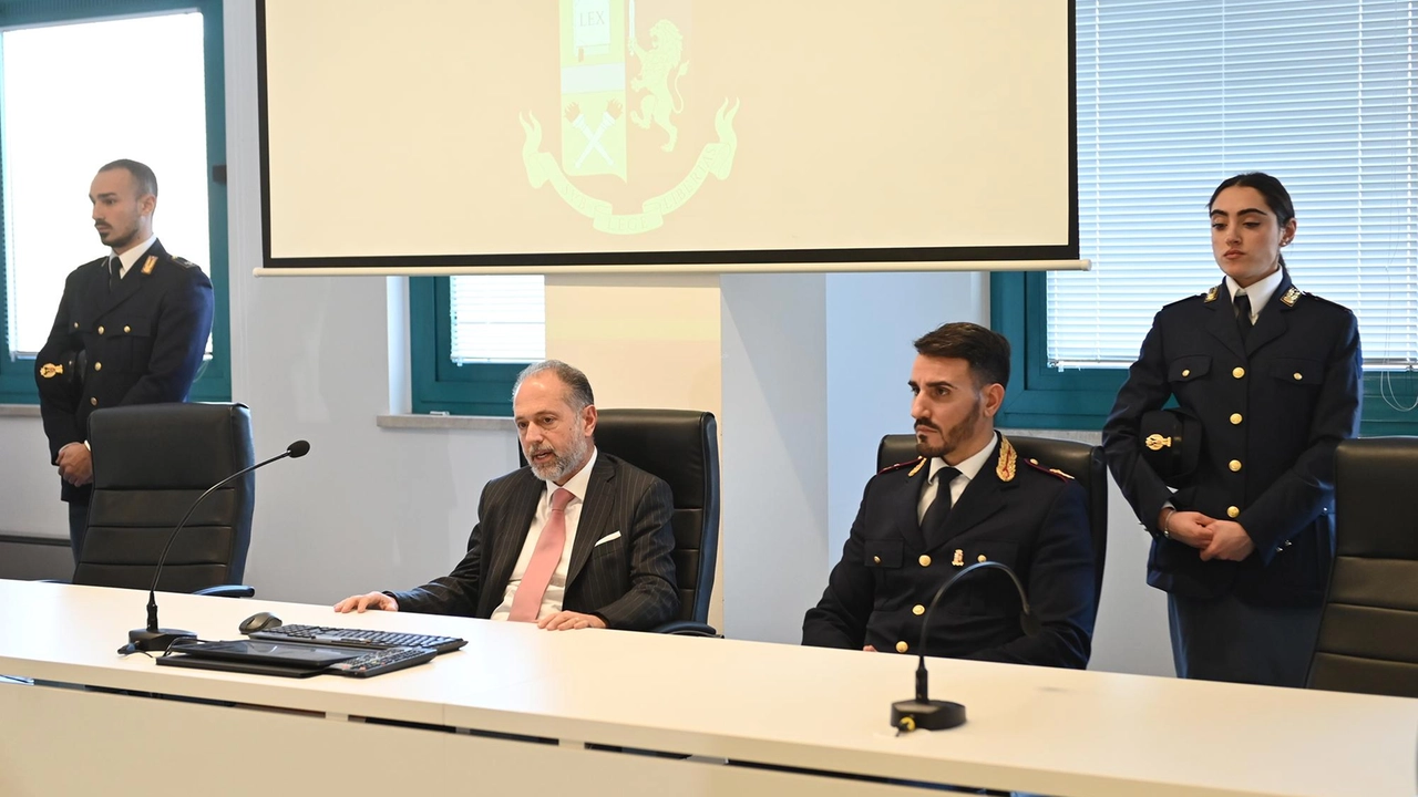 Dario Sallustio è stato promosso dirigente generale della pubblica sicurezza il 9 dicembre dopo aver svolto l’incarico a Vicenza Dario Sallustio è stato promosso dirigente generale della pubblica sicurezza il 9 dicembre dopo aver svolto l’incarico a Vicenza