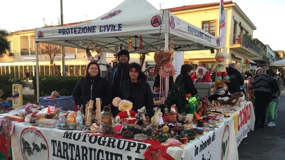 I mercatini in Piazza Campioni per un Natale solidale I mercatini in Piazza Campioni per un Natale solidale