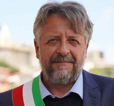 https://www.lanazione.it/image-service/view/acePublic/alias/contentid/YjJiZmQzZjktNzhjNi00/0/sviluppo-e-futuro-del-territorio-piano-strutturale-voto-unanime-e-la-sintesi-di-ogni-esigenza.jpeg