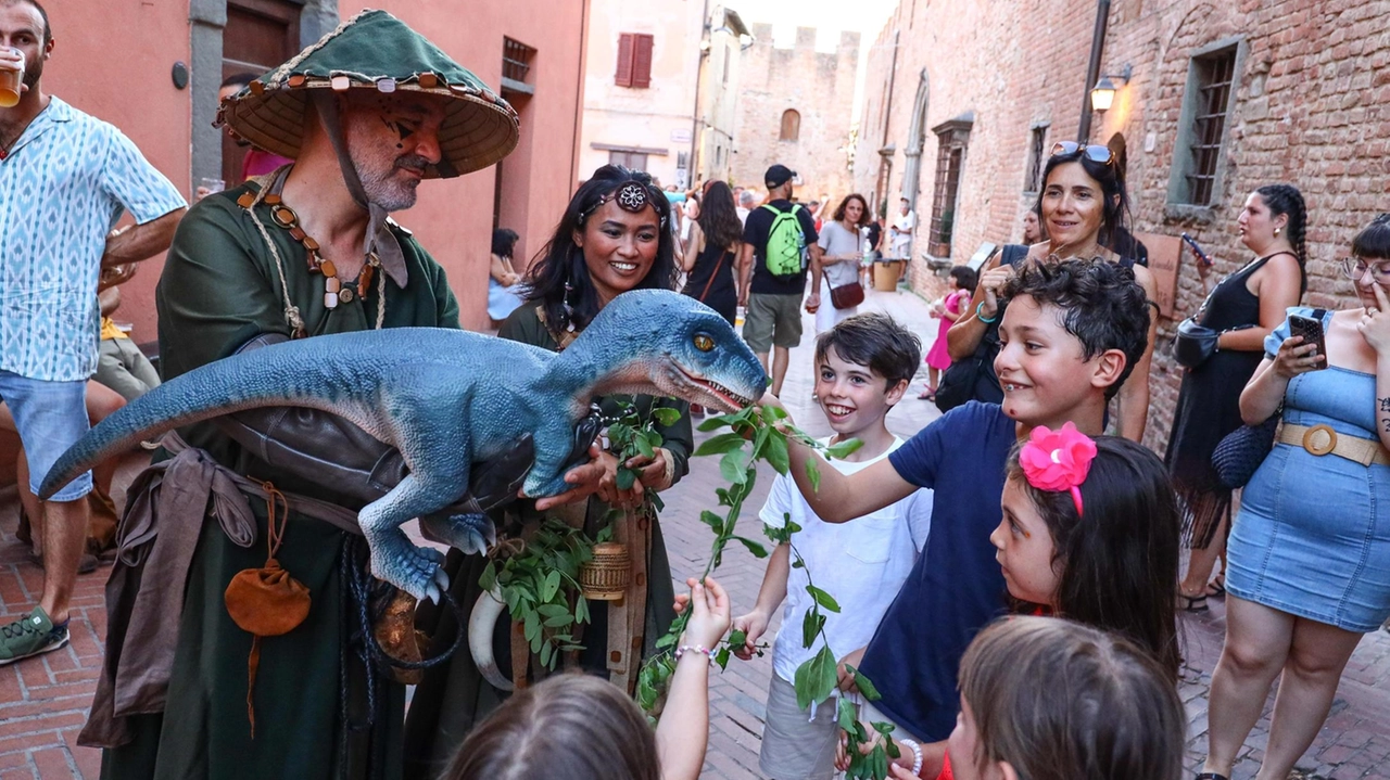Più di 100 artisti da tutto il mondo, 40 compagnie e tanta bellezza. Il festival dell’arte di strada e della magia in scena dal 16 al 20 luglio. Più di 100 artisti da tutto il mondo, 40 compagnie e tanta bellezza. Il festival dell’arte di strada e della magia in scena dal 16 al 20 luglio.