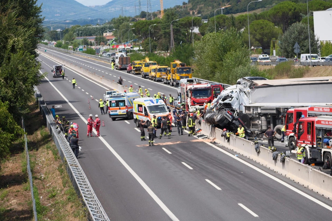 Il luogo dove è avvenuto il gravissimo incidente in A1 che è costato la vita a tre persone lo scorso 4 agosto