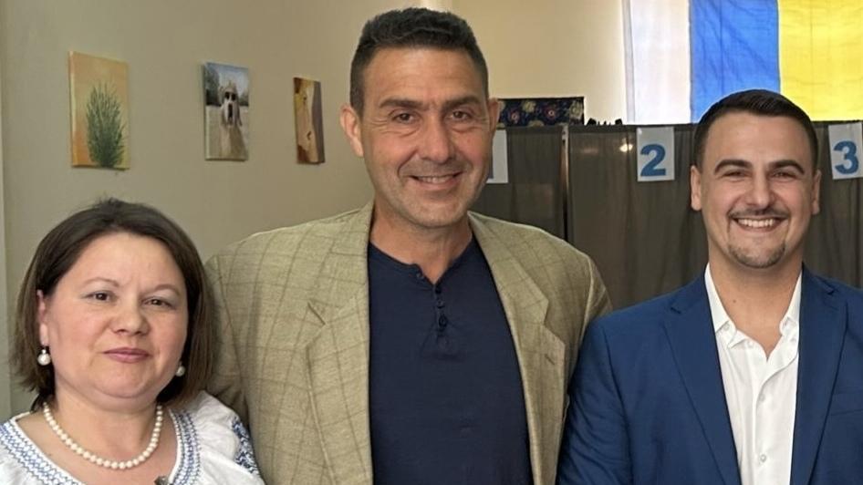 La moglie di Vannacci al seggio di Iolo La moglie di Vannacci al seggio di Iolo