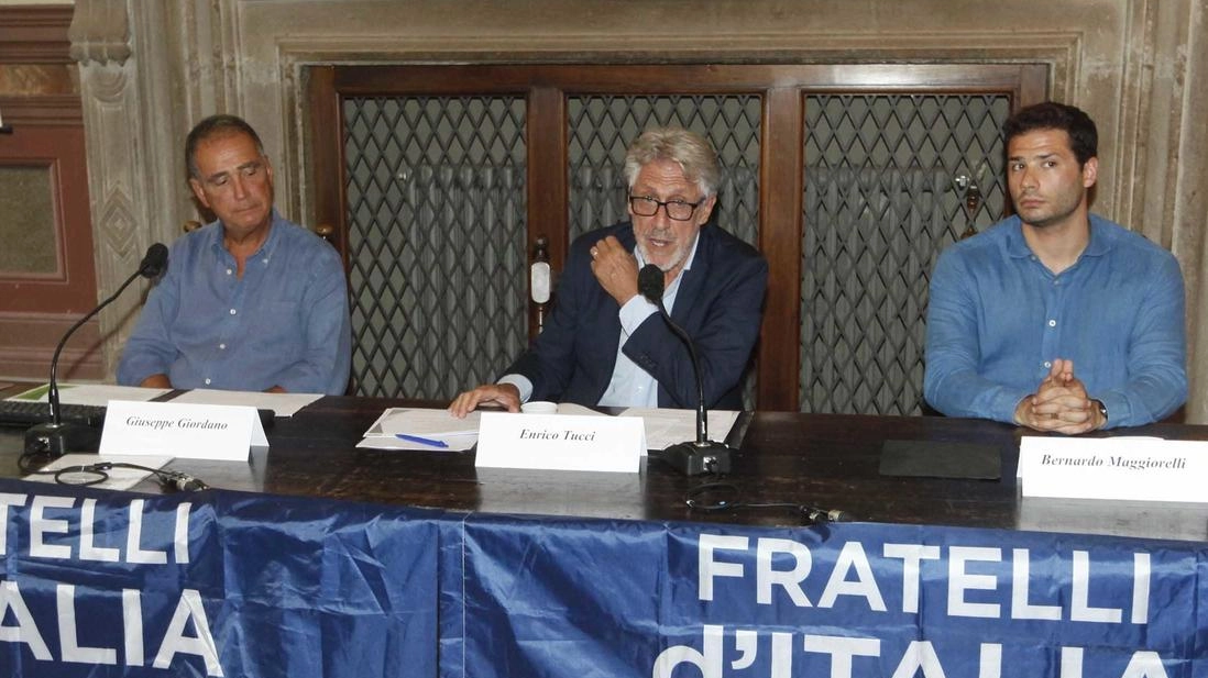 Da sinistra l’assessore Giuseppe Giordano, l’assessore Enrico Tucci e il capogruppo di Fratelli d’Italia in Consiglio comunale, Bernardo Maggiorelli Da sinistra l’assessore Giuseppe Giordano, l’assessore Enrico Tucci e il capogruppo di Fratelli d’Italia in Consiglio comunale, Bernardo Maggiorelli