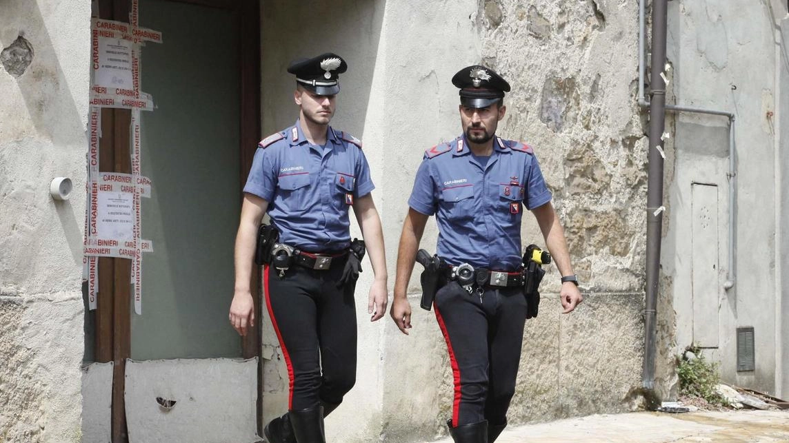 I carabinieri davanti al garage sequestrato di proprietà di Franca Genovini La procura indaga per omicidio I carabinieri davanti al garage sequestrato di proprietà di Franca Genovini La procura indaga per omicidio