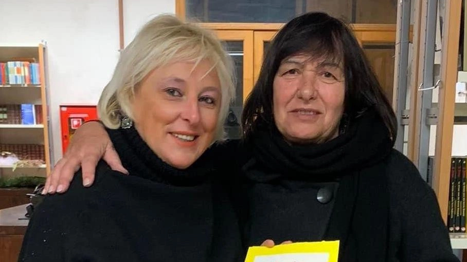 Ripartono i laboratori della creatività per i minori a Licciana Nardi, con focus sul cibo e la condivisione. Presidente Sabina Pietrini guida i giovani artisti in attività di arti e mestieri alla biblioteca naturale "Albino Fontana". Collaborazione artistica di Cristina Balsotti. Momenti di socializzazione e mostra finale delle opere previste. Ripartono i laboratori della creatività per i minori a Licciana Nardi, con focus sul cibo e la condivisione. Presidente Sabina Pietrini guida i giovani artisti in attività di arti e mestieri alla biblioteca naturale "Albino Fontana". Collaborazione artistica di Cristina Balsotti. Momenti di socializzazione e mostra finale delle opere previste.