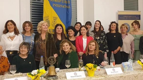 Passaggio della campana al Grand Hotel Croce di Malta per il club Soroptimist Pistoia-Montecatini, giunto al cinquantaquattresimo anno della sua... Passaggio della campana al Grand Hotel Croce di Malta per il club Soroptimist Pistoia-Montecatini, giunto al cinquantaquattresimo anno della sua...