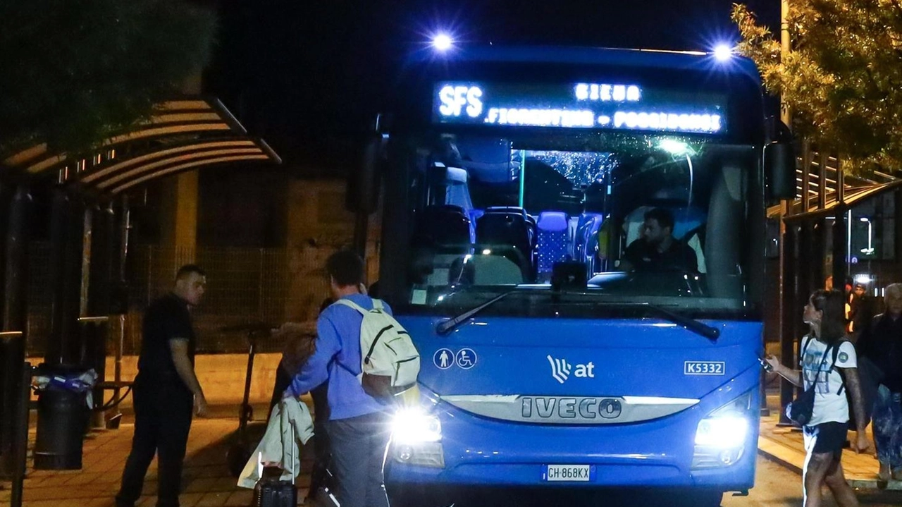 Lavoratori e sindacati chiedono maggior sicurezza sulla linea notturna Empoli-Siena di Autolinee Toscane, minacciata da aggressioni e consumo di droga. La Regione è chiamata a intervenire per garantire la protezione di lavoratori e utenti. Lavoratori e sindacati chiedono maggior sicurezza sulla linea notturna Empoli-Siena di Autolinee Toscane, minacciata da aggressioni e consumo di droga. La Regione è chiamata a intervenire per garantire la protezione di lavoratori e utenti.