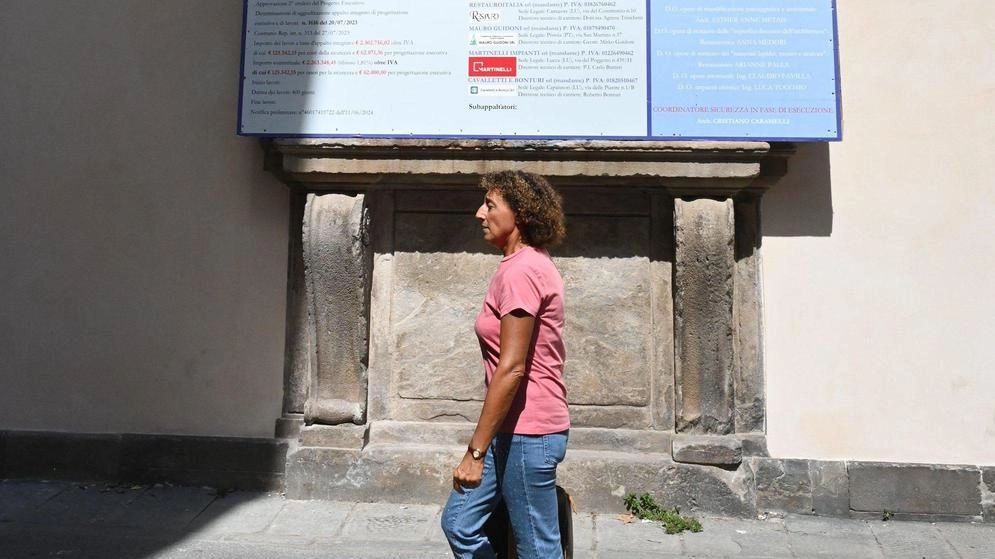 Il cartello dei lavori a Villa Bottini