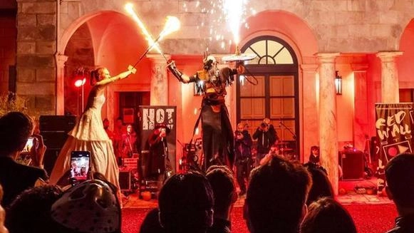 Si avvicina la notte più spaventosa dell’anno con un grande appuntamento a Villa Reale tra musica e spettacoli Si avvicina la notte più spaventosa dell’anno con un grande appuntamento a Villa Reale tra musica e spettacoli