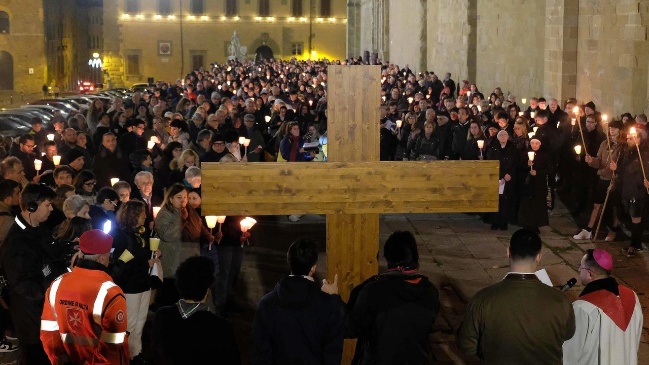 Un momento della Via Crucis che si è conclusa in Fortezza