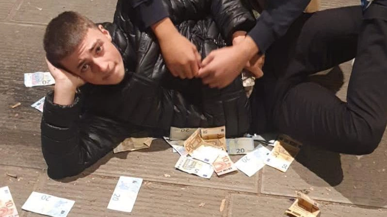 Kevin Mingoia, 19 anni, è indagato per estorsione e rapina Kevin Mingoia, 19 anni, è indagato per estorsione e rapina