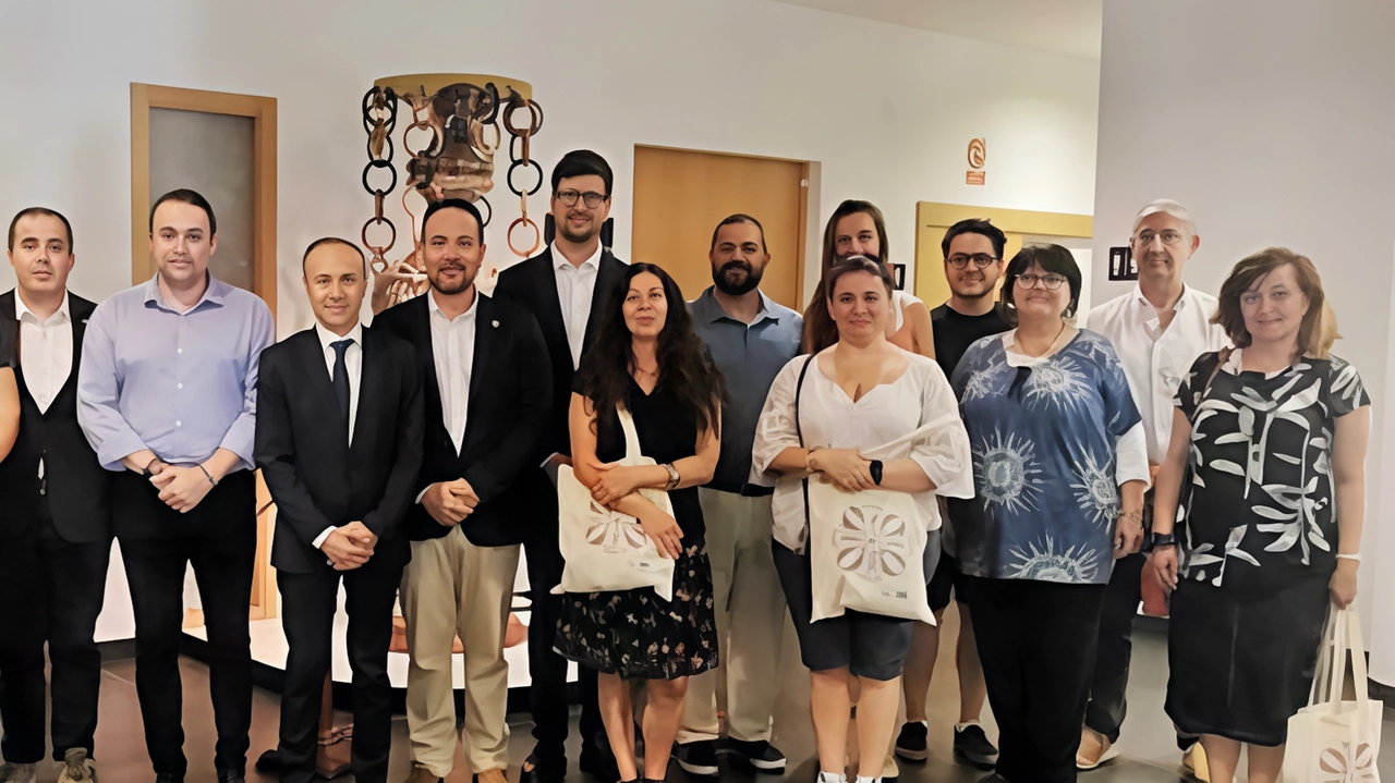 Grandi maestri italiani e internazionali a Carrara il 25 e 26 luglio. Gallorini e Fariña connetteranno tecniche antiche e nuove tecnoologie. Successo per Elena Raffaelli e Francesca De Cesari a Manises in Spagna. Grandi maestri italiani e internazionali a Carrara il 25 e 26 luglio. Gallorini e Fariña connetteranno tecniche antiche e nuove tecnoologie. Successo per Elena Raffaelli e Francesca De Cesari a Manises in Spagna.