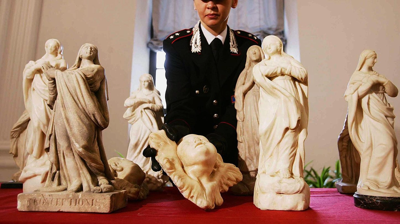 I carabinieri in prima linea nel recupero di beni culturali (. foto d’archivio I carabinieri in prima linea nel recupero di beni culturali (. foto d’archivio