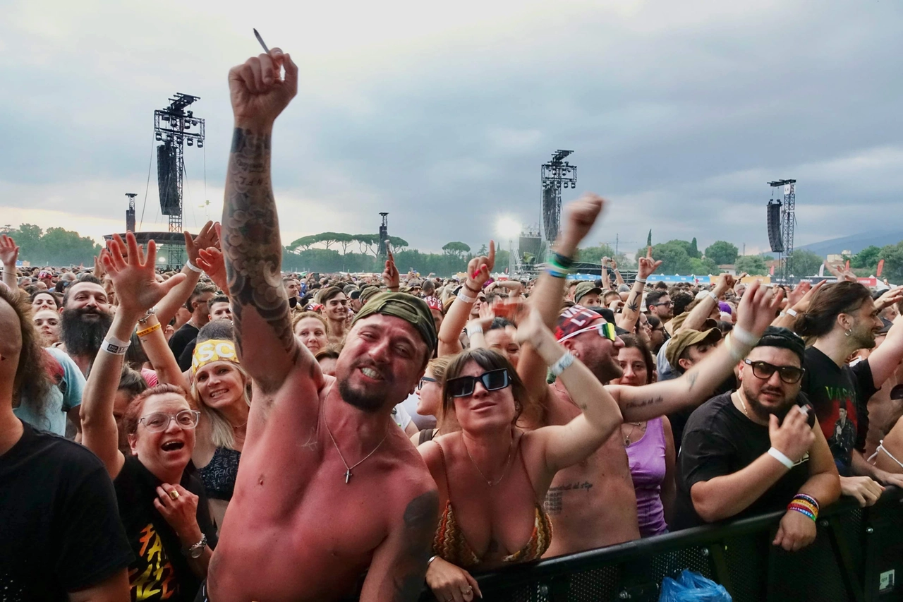 I fan al concerto di Vasco Rossi alla Visarno Arena a Firenze (Foto Tania Bucci / NewPressPhoto)
