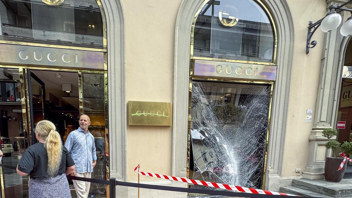 Maxi furto di borse da Gucci. Duecentomila euro di refurtiva. E danni al negozio in pieno centro Maxi furto di borse da Gucci. Duecentomila euro di refurtiva. E danni al negozio in pieno centro