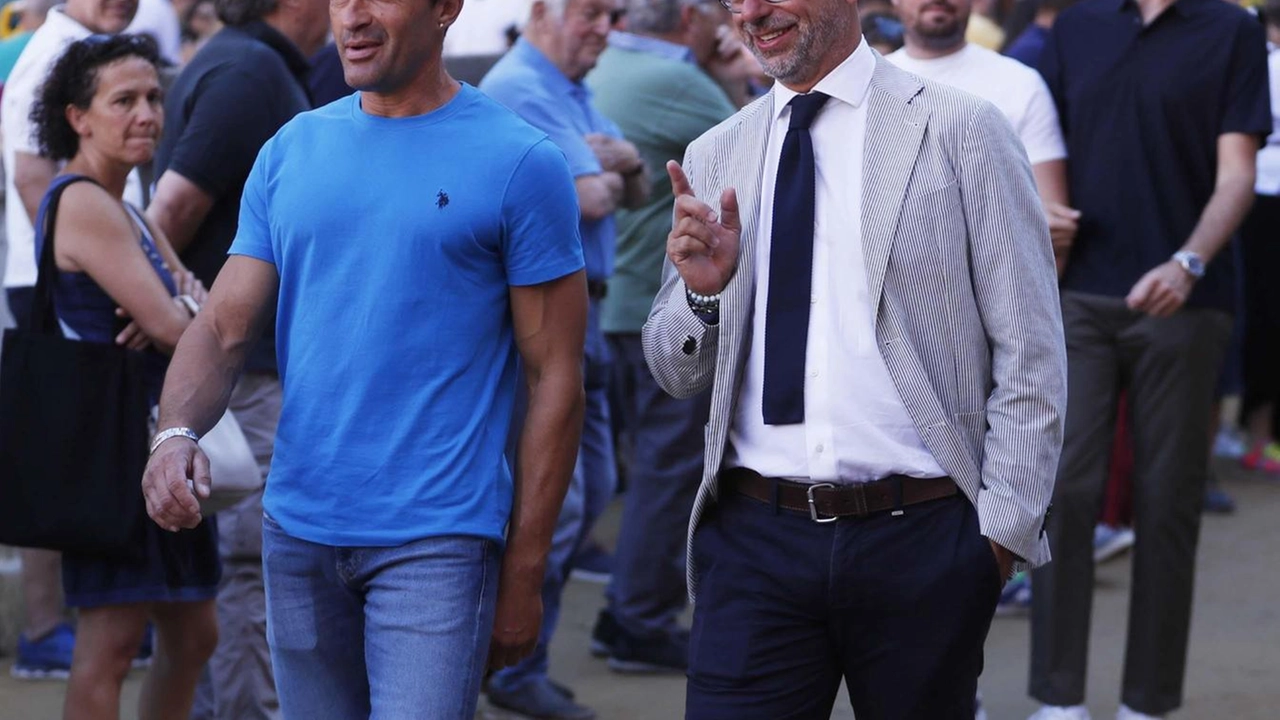 In alto Scompiglio con Viso d’angelo, qui sopra con il capitano Cappannoli In alto Scompiglio con Viso d’angelo, qui sopra con il capitano Cappannoli