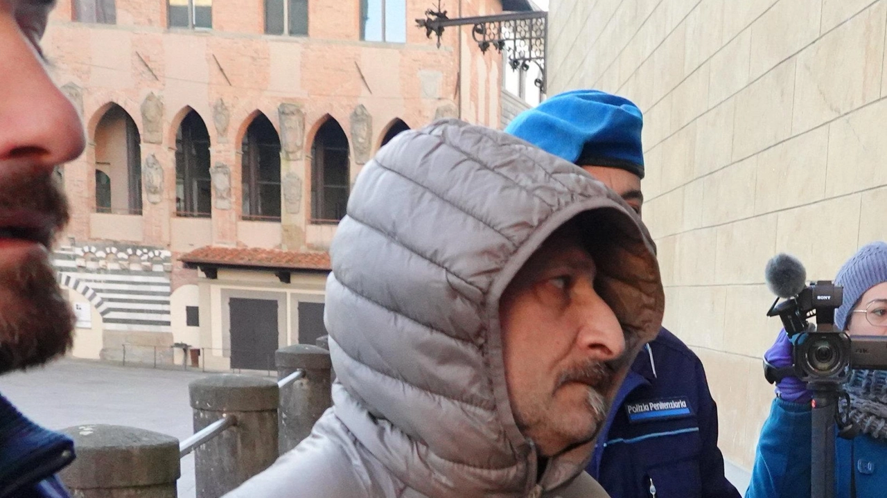 È durato oltre quattro ore l’esame dell’imputato in Corte d’Assise. Il confronto sulle presunte confessioni captate nelle intercettazioni. "Parlavo tra me e me e simulavo l’interrogatorio del vero colpevole".