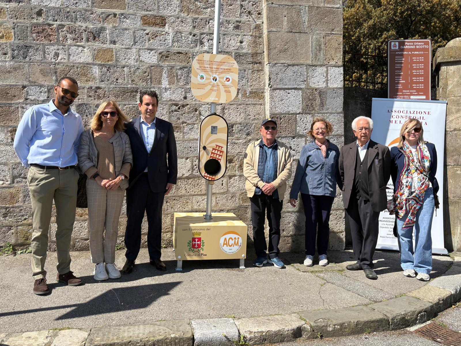 pisa sicura sotto il sole attivati tre dispenser di crema solare per prevenire i tumori