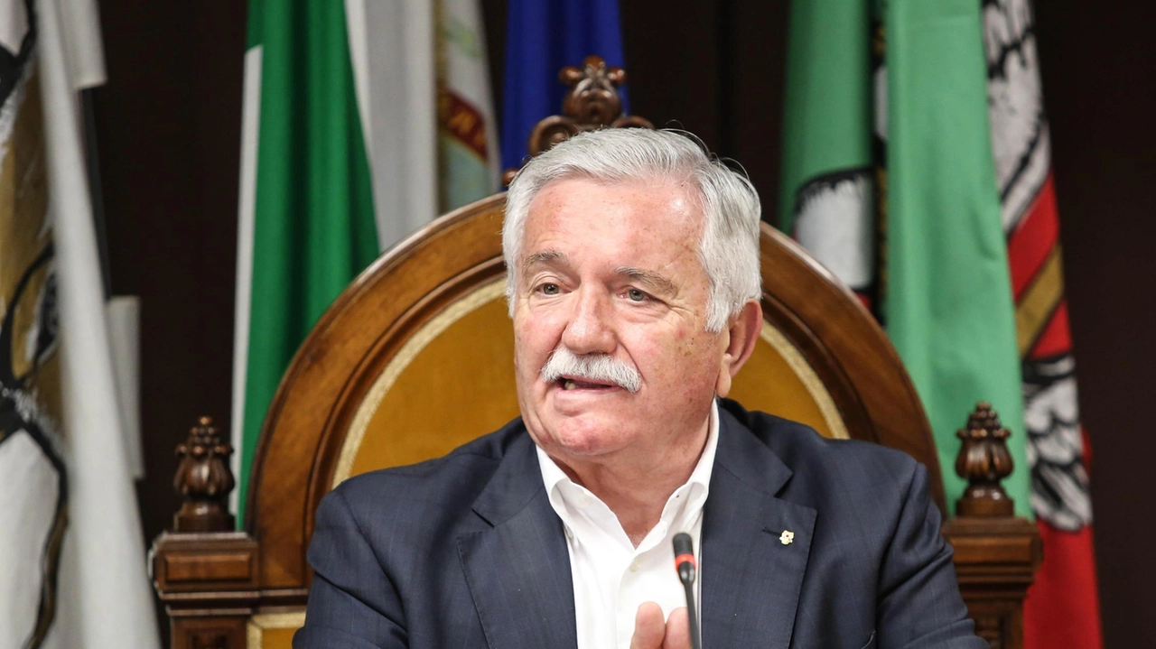 Il presidente della Camera di commercio dell’Umbria, Giorgio Mencaroni, evidenzia la crescente difficoltà delle imprese locali nel trovare personale qualificato, con una percentuale tra il 55% e il 58% di assunzioni considerate problematiche. La situazione è aggravata da fattori come gli alti tassi di interesse e le crisi geopolitiche. Il presidente della Camera di commercio dell’Umbria, Giorgio Mencaroni, evidenzia la crescente difficoltà delle imprese locali nel trovare personale qualificato, con una percentuale tra il 55% e il 58% di assunzioni considerate problematiche. La situazione è aggravata da fattori come gli alti tassi di interesse e le crisi geopolitiche.