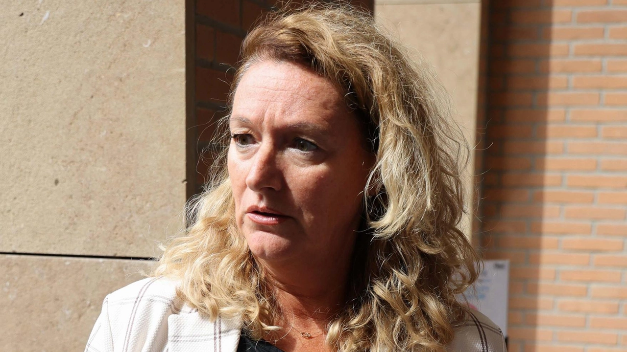La sindaca Ilaria Bugetti ieri mattina nella nuova. sede Alia di Novoli La sindaca Ilaria Bugetti ieri mattina nella nuova. sede Alia di Novoli