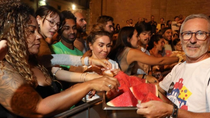 A tradição anual de macarrão e melancia em Florença retorna: a noite de San Lorenzo acontece