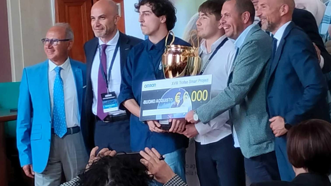 Gli studenti dell’istituto si aggiudicano l’’Omron smart project’. Il vice preside Bardini: "Un riconoscimento che ci rende orgogliosi". Per i ragazzi una coppa e l’assegno da 6mila euro per i laboratori. . Gli studenti dell’istituto si aggiudicano l’’Omron smart project’. Il vice preside Bardini: "Un riconoscimento che ci rende orgogliosi". Per i ragazzi una coppa e l’assegno da 6mila euro per i laboratori. .