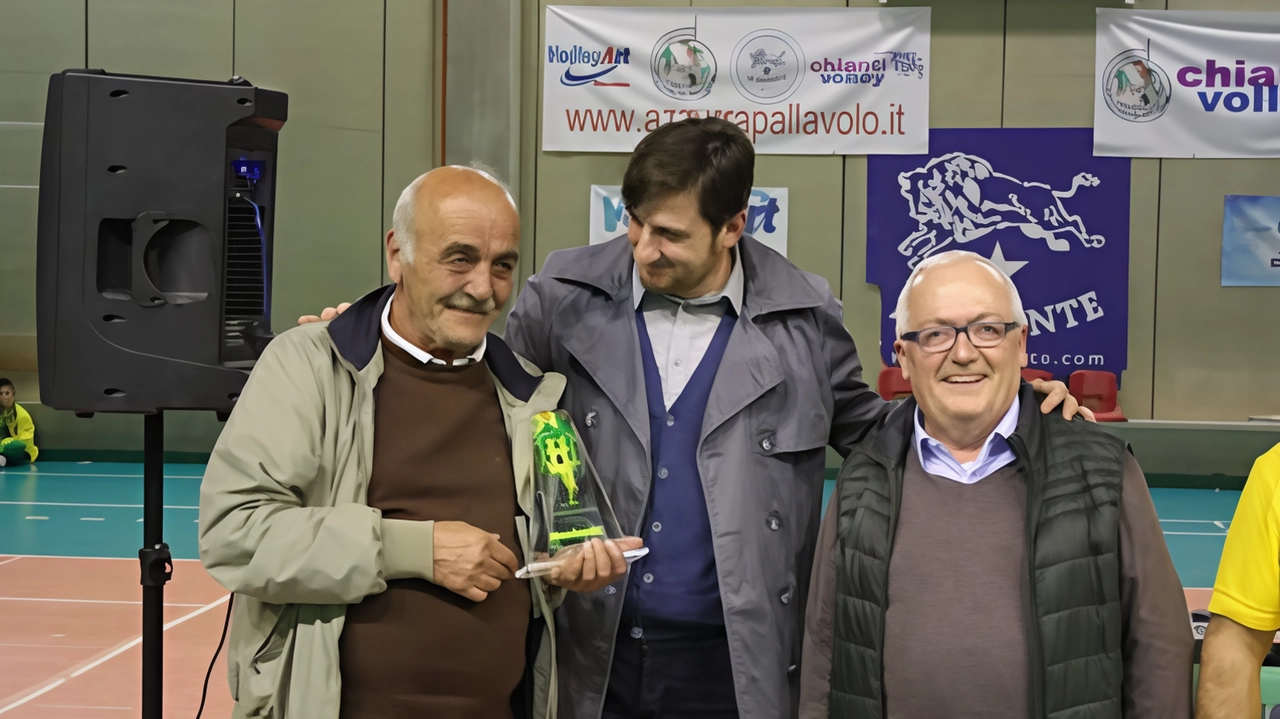 Silvano Raspollini con il sindaco Ciappi e il presidente della Sancascianese. Becattini Silvano Raspollini con il sindaco Ciappi e il presidente della Sancascianese. Becattini