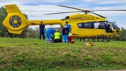 Il ferito è stato trasportato con l’e. lisoccorso Pegaso in codice rosso all’ospedale di Cisanello a Pisa (. foto Germogli di repertorio Il ferito è stato trasportato con l’e. lisoccorso Pegaso in codice rosso all’ospedale di Cisanello a Pisa (. foto Germogli di repertorio