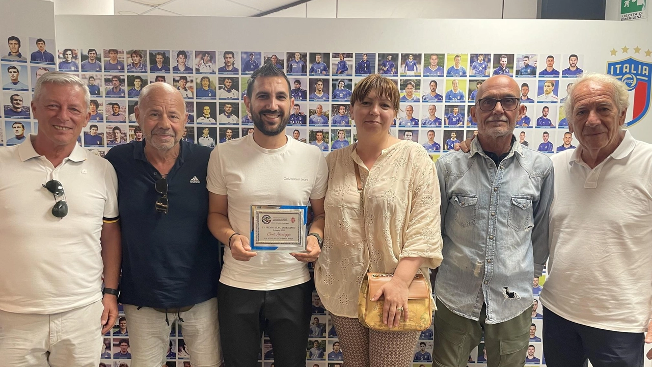 La delegazione del Santa Maria, con al centro il direttore sportivo Giuseppe Conti La delegazione del Santa Maria, con al centro il direttore sportivo Giuseppe Conti