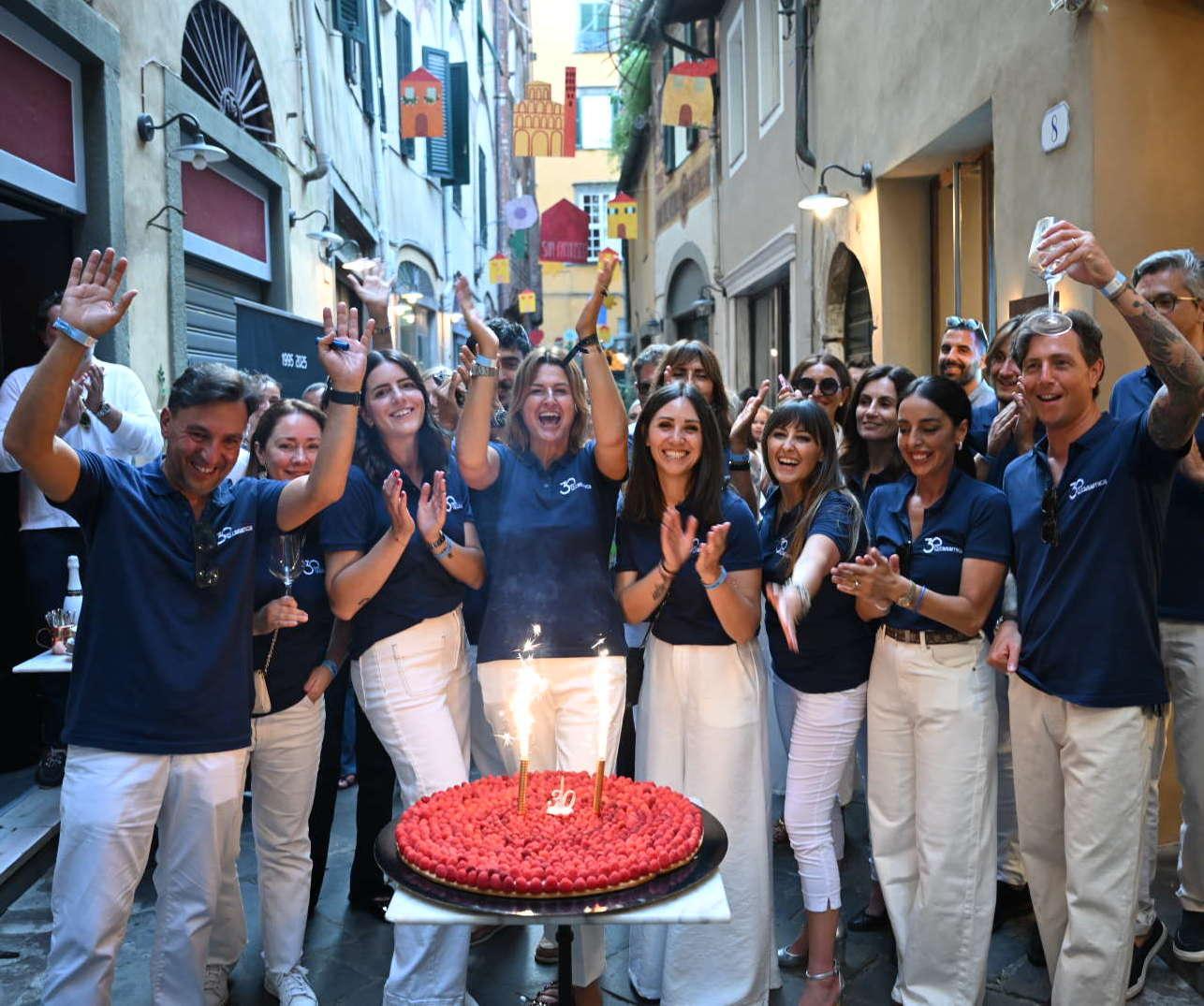 I primi trent’anni di Casamica. Brindisi e rivoluzione nel look I primi trent’anni di Casamica. Brindisi e rivoluzione nel look