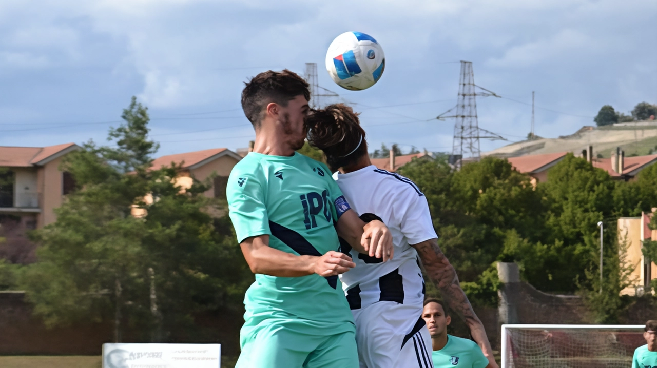 Al 37’ il fatto che svolta la partita in favore dei toscani con l’uscita di Sforza. . Al 37’ il fatto che svolta la partita in favore dei toscani con l’uscita di Sforza. .