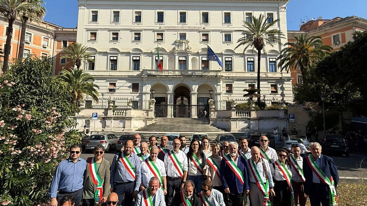 Treni su linea lenta, sindaci a Roma: "Tante criticità sulla Firenze-Roma"