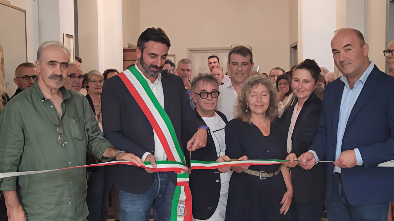 Inaugurazione ufficiale per “La Regola di Francesco“ nella sala consiliare del palazzo comunale di Rignano. L’esposizione propone i cartoni preparatori... Inaugurazione ufficiale per “La Regola di Francesco“ nella sala consiliare del palazzo comunale di Rignano. L’esposizione propone i cartoni preparatori...