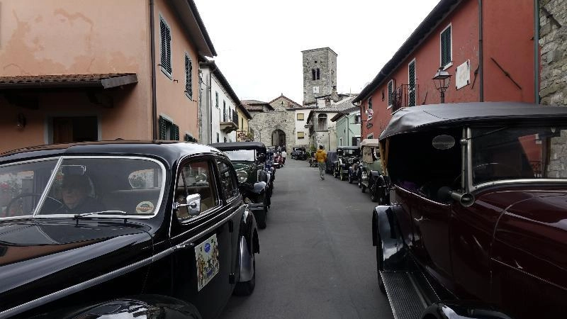 Si è svolta la III edizione del raduno di auto d’epoca, costruite prima del 1955, «Le vecchie signore in Garfagnana» Si è svolta la III edizione del raduno di auto d’epoca, costruite prima del 1955, «Le vecchie signore in Garfagnana»