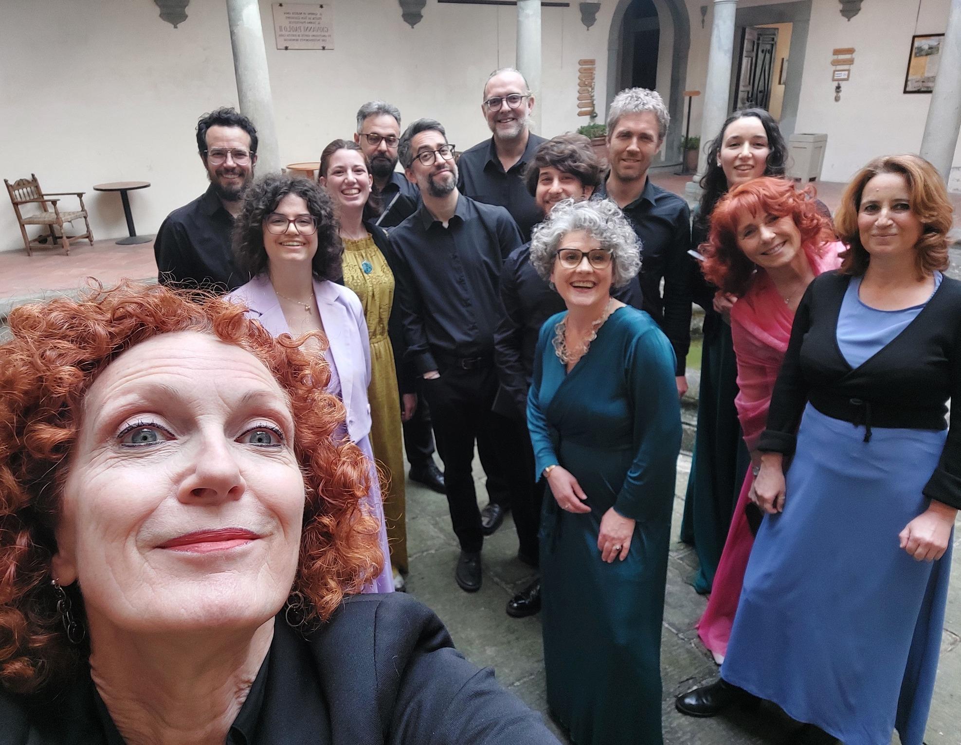 La musica al tramonto. Domani a Villa del Palco i cori della Scuola Verdi La musica al tramonto. Domani a Villa del Palco i cori della Scuola Verdi