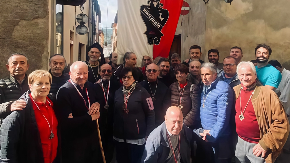 A Città di Castello, nel rione Mattonata, Don Antonio Rossi è stato nominato Cavaliere dell'Oca durante una messa celebrata da don Filippo Chiarioni. La cerimonia è stata l'unica manifestazione mantenuta in memoria di due membri importanti della comunità. A Città di Castello, nel rione Mattonata, Don Antonio Rossi è stato nominato Cavaliere dell'Oca durante una messa celebrata da don Filippo Chiarioni. La cerimonia è stata l'unica manifestazione mantenuta in memoria di due membri importanti della comunità.