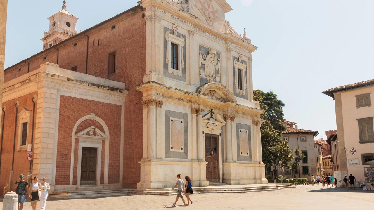 La chiesa di Piazza dei Cavalieri a Pisa è stata progettata da Giorgio Vasari ed eretta nel 1565 La chiesa di Piazza dei Cavalieri a Pisa è stata progettata da Giorgio Vasari ed eretta nel 1565