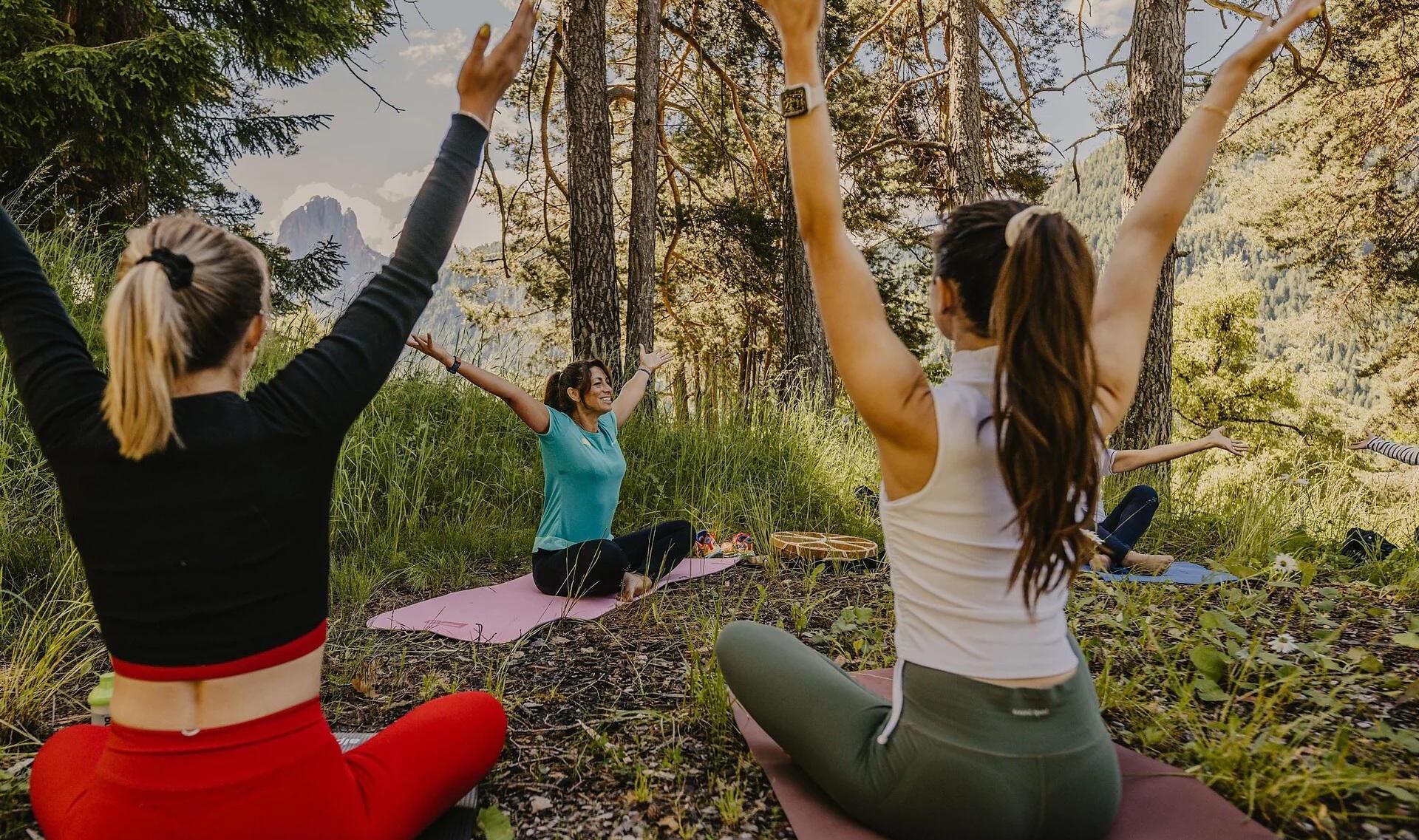 Montepiano: l’estate dentro il bosco. Funghi, camminate e lezioni di yoga Montepiano: l’estate dentro il bosco. Funghi, camminate e lezioni di yoga
